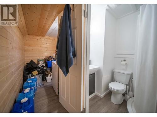 3312 Mount Royal  Drive, Cranbrook, BC - Indoor Photo Showing Bathroom