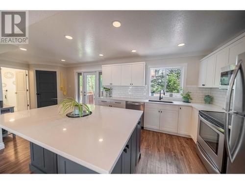 3312 Mount Royal  Drive, Cranbrook, BC - Indoor Photo Showing Kitchen With Upgraded Kitchen