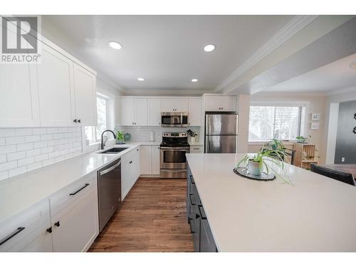 3312 Mount Royal  Drive, Cranbrook, BC - Indoor Photo Showing Kitchen With Upgraded Kitchen