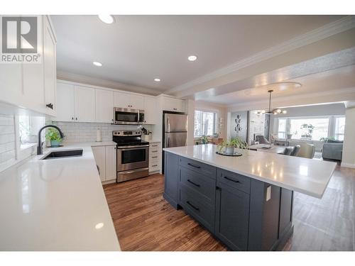 3312 Mount Royal  Drive, Cranbrook, BC - Indoor Photo Showing Kitchen With Upgraded Kitchen