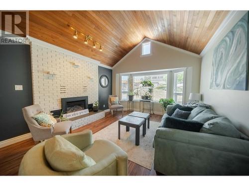 3312 Mount Royal  Drive, Cranbrook, BC - Indoor Photo Showing Living Room With Fireplace