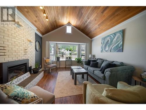 3312 Mount Royal  Drive, Cranbrook, BC - Indoor Photo Showing Living Room With Fireplace