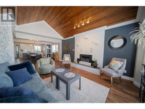 3312 Mount Royal  Drive, Cranbrook, BC - Indoor Photo Showing Living Room With Fireplace