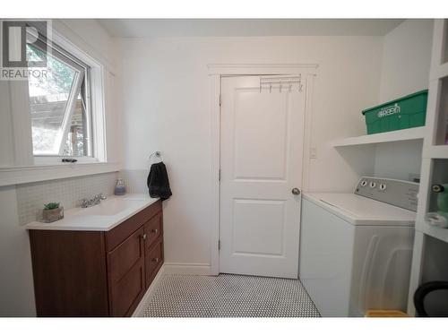 3312 Mount Royal  Drive, Cranbrook, BC - Indoor Photo Showing Laundry Room