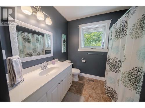 3312 Mount Royal  Drive, Cranbrook, BC - Indoor Photo Showing Bathroom