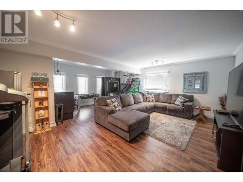 3312 Mount Royal  Drive, Cranbrook, BC - Indoor Photo Showing Living Room