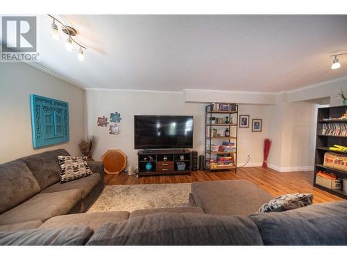 3312 Mount Royal  Drive, Cranbrook, BC - Indoor Photo Showing Living Room