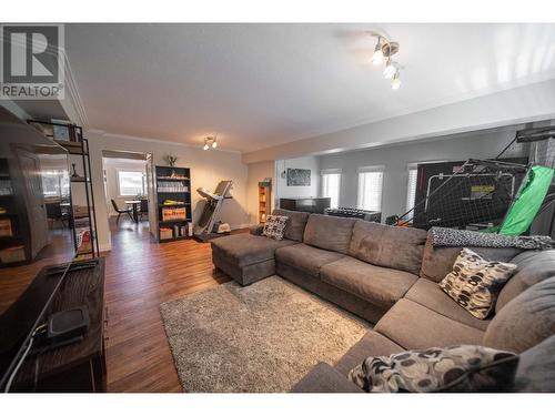 3312 Mount Royal  Drive, Cranbrook, BC - Indoor Photo Showing Living Room