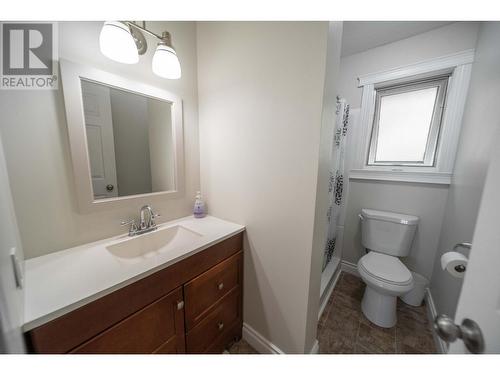 3312 Mount Royal  Drive, Cranbrook, BC - Indoor Photo Showing Bathroom