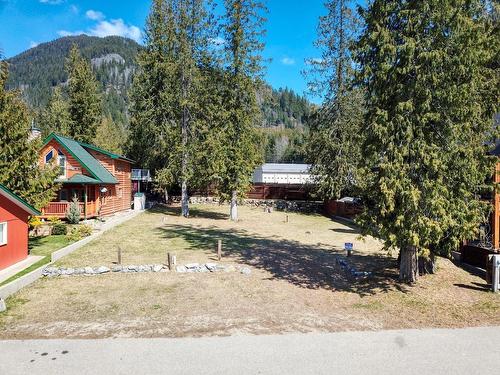 13518 Lakeshore Drive, Boswell, BC 