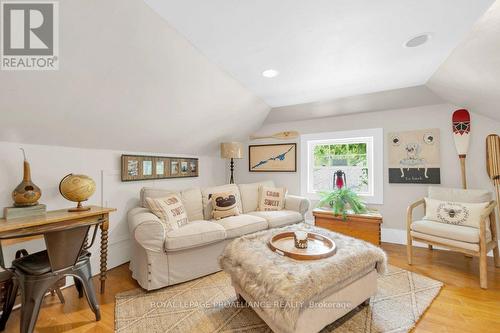 125 Dufferin Avenue, Belleville, ON - Indoor Photo Showing Living Room