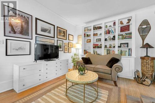 125 Dufferin Avenue, Belleville, ON - Indoor Photo Showing Living Room