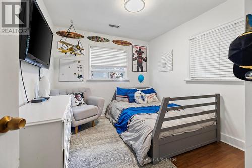 70 Simmons Street, Vaughan (Elder Mills), ON - Indoor Photo Showing Bedroom