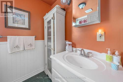 41 King Street, Prince Edward County (Picton), ON - Indoor Photo Showing Bathroom