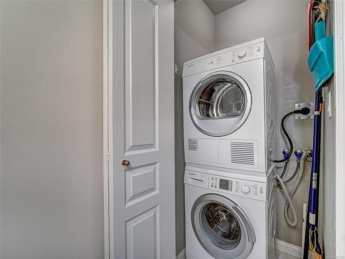 210-405 Quebec St, Victoria, BC - Indoor Photo Showing Laundry Room