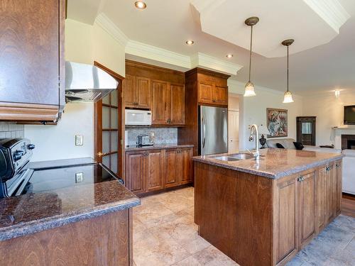 Cuisine - 3920 Rue De Lisbonne, Brossard, QC - Indoor Photo Showing Kitchen With Double Sink