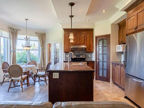 Cuisine - 3920 Rue De Lisbonne, Brossard, QC - Indoor Photo Showing Kitchen With Double Sink