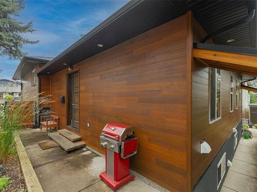 2674 Capital Hts, Victoria, BC - Outdoor With Exterior