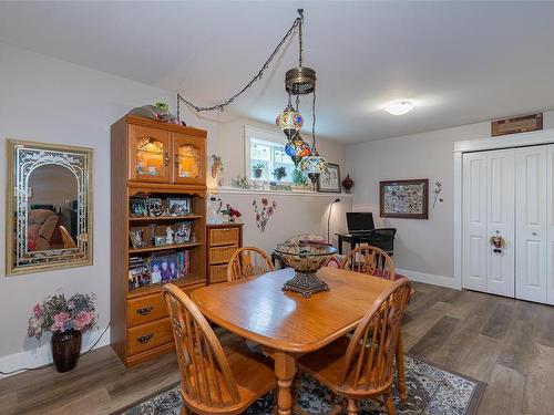 2674 Capital Hts, Victoria, BC - Indoor Photo Showing Dining Room