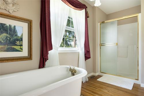 818 Bullock Road, Kelowna, BC - Indoor Photo Showing Bathroom