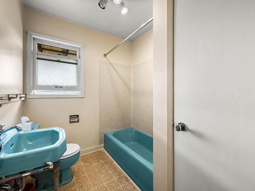 254 Vernon Ave, Kamloops, BC - Indoor Photo Showing Bathroom