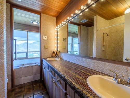 350 Greenstone Drive, Kamloops, BC - Indoor Photo Showing Bathroom