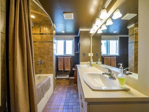 350 Greenstone Drive, Kamloops, BC - Indoor Photo Showing Bathroom
