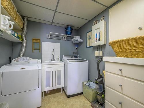 350 Greenstone Drive, Kamloops, BC - Indoor Photo Showing Laundry Room