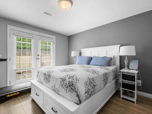 403-875 Sahali Terrace, Kamloops, BC - Indoor Photo Showing Bedroom