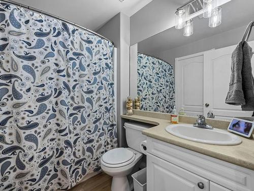 403-875 Sahali Terrace, Kamloops, BC - Indoor Photo Showing Bathroom