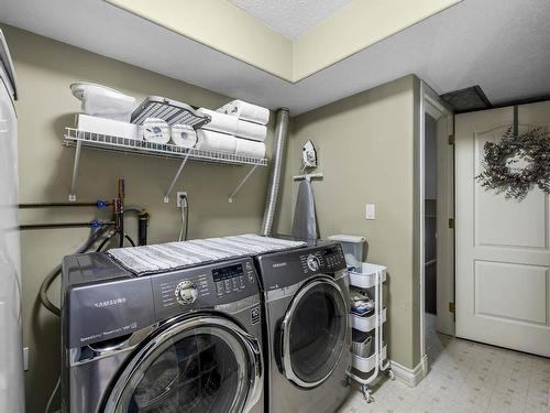 403-875 Sahali Terrace, Kamloops, BC - Indoor Photo Showing Laundry Room