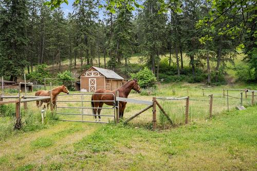 4019 Miller Road, Kelowna, BC - Outdoor