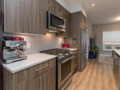 304-2500 Hackett Cres, Central Saanich, BC - Indoor Photo Showing Kitchen With Upgraded Kitchen