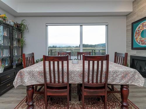 304-2500 Hackett Cres, Central Saanich, BC - Indoor Photo Showing Dining Room