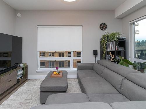 304-2500 Hackett Cres, Central Saanich, BC - Indoor Photo Showing Living Room