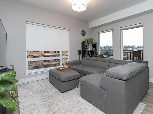 304-2500 Hackett Cres, Central Saanich, BC - Indoor Photo Showing Living Room