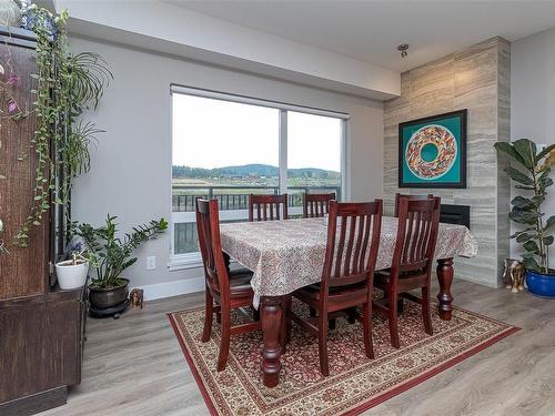 304-2500 Hackett Cres, Central Saanich, BC - Indoor Photo Showing Dining Room