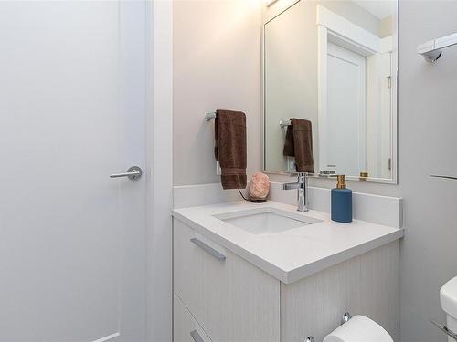 304-2500 Hackett Cres, Central Saanich, BC - Indoor Photo Showing Bathroom