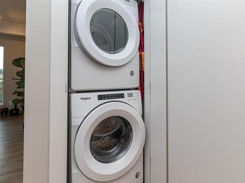 304-2500 Hackett Cres, Central Saanich, BC - Indoor Photo Showing Laundry Room