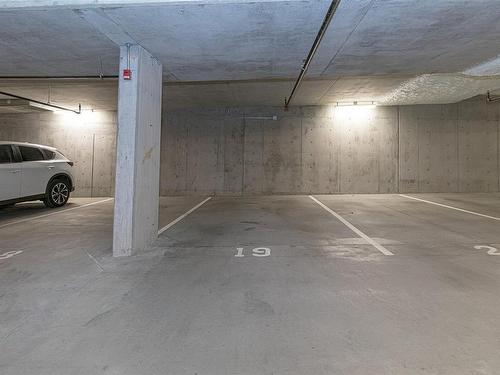 304-2500 Hackett Cres, Central Saanich, BC - Indoor Photo Showing Garage