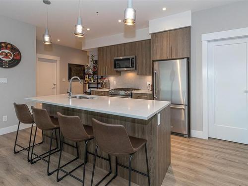 304-2500 Hackett Cres, Central Saanich, BC - Indoor Photo Showing Kitchen With Double Sink With Upgraded Kitchen