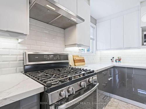 249 Catalina Dr, Toronto, ON - Indoor Photo Showing Kitchen With Upgraded Kitchen