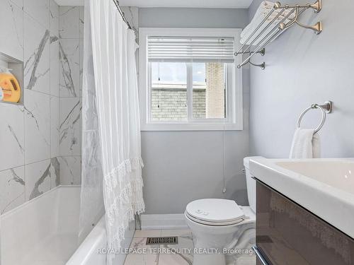 249 Catalina Dr, Toronto, ON - Indoor Photo Showing Bathroom