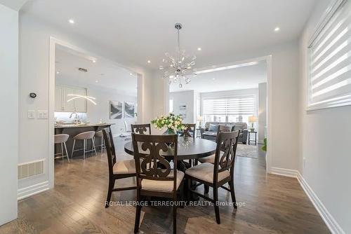 290 Wisteria Way, Oakville, ON - Indoor Photo Showing Dining Room