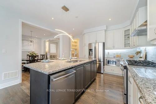 290 Wisteria Way, Oakville, ON - Indoor Photo Showing Kitchen With Stainless Steel Kitchen With Double Sink With Upgraded Kitchen