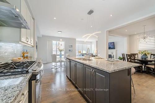 290 Wisteria Way, Oakville, ON - Indoor Photo Showing Kitchen With Double Sink With Upgraded Kitchen