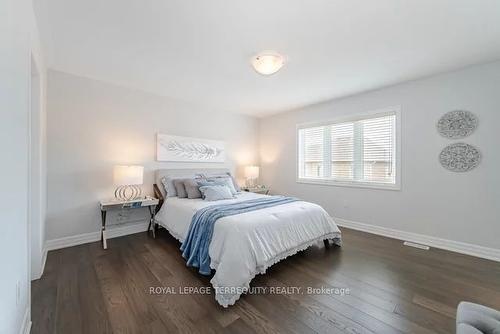 290 Wisteria Way, Oakville, ON - Indoor Photo Showing Bedroom