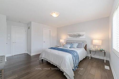 290 Wisteria Way, Oakville, ON - Indoor Photo Showing Bedroom