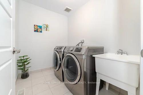 290 Wisteria Way, Oakville, ON - Indoor Photo Showing Laundry Room