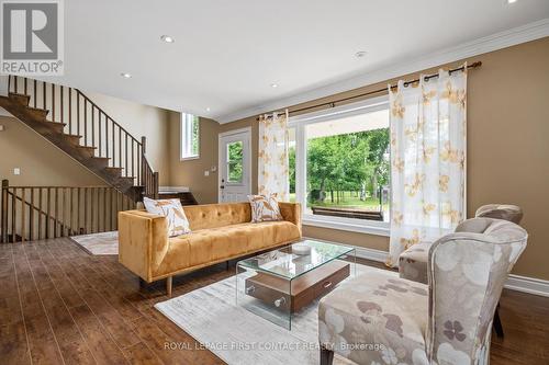 4162 Orkney Beach Road, Ramara, ON - Indoor Photo Showing Living Room